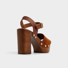 Aldo Niloria in Tan -
