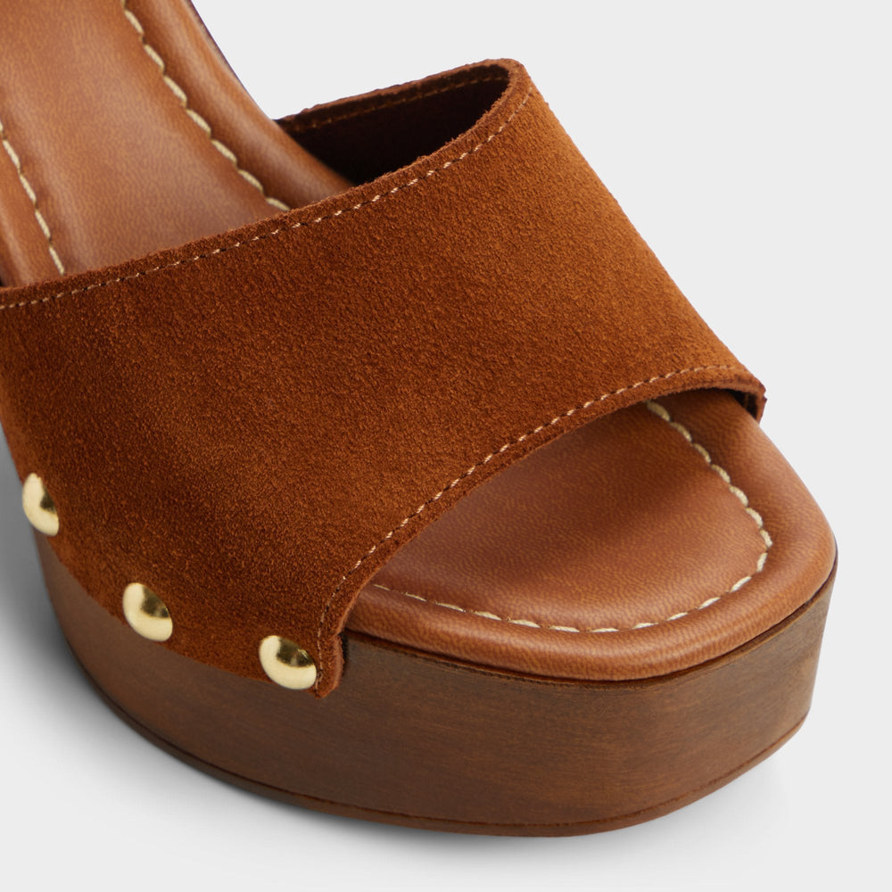 Aldo Niloria in Tan -