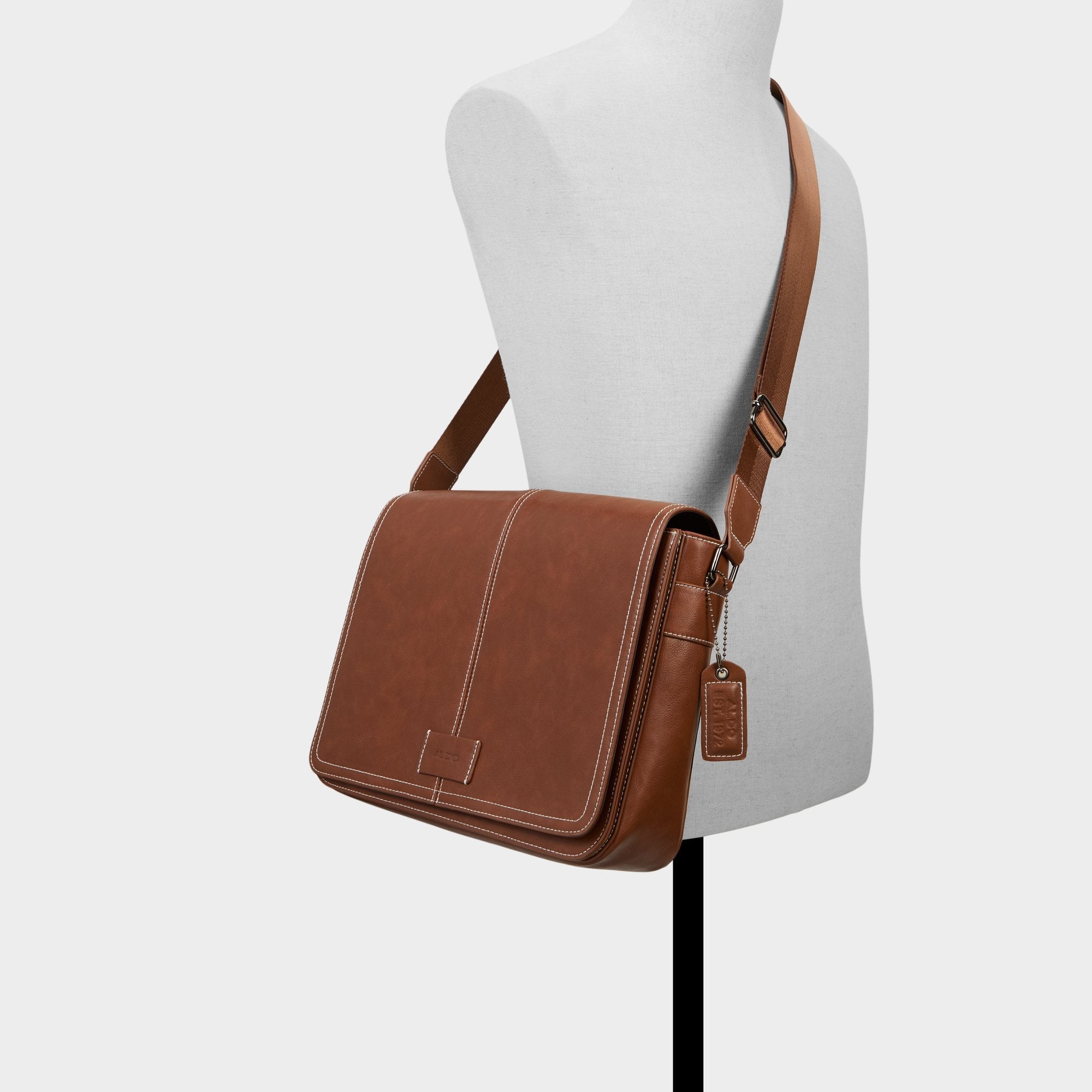 Aldo Wigoandd in Cognac - Messenger bag